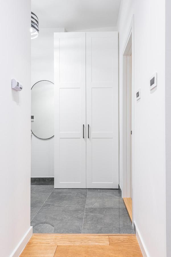 Vertigo One Bedroom Apartment-Free Private Parking Novi Sad Ngoại thất bức ảnh