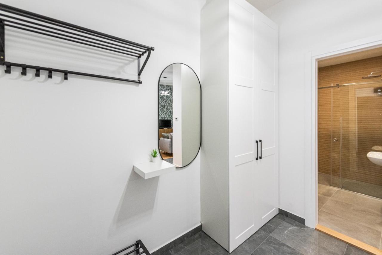 Vertigo One Bedroom Apartment-Free Private Parking Novi Sad Ngoại thất bức ảnh