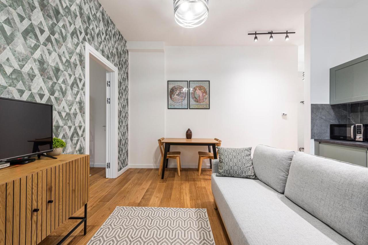 Vertigo One Bedroom Apartment-Free Private Parking Novi Sad Ngoại thất bức ảnh