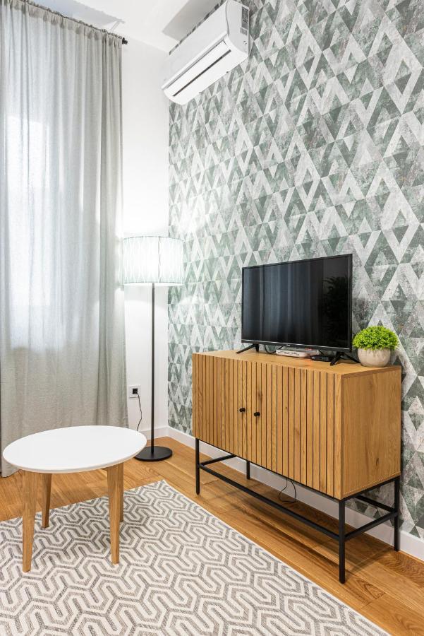 Vertigo One Bedroom Apartment-Free Private Parking Novi Sad Ngoại thất bức ảnh