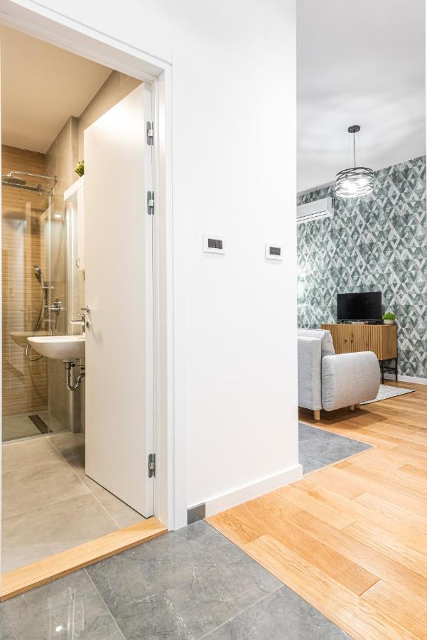 Vertigo One Bedroom Apartment-Free Private Parking Novi Sad Ngoại thất bức ảnh