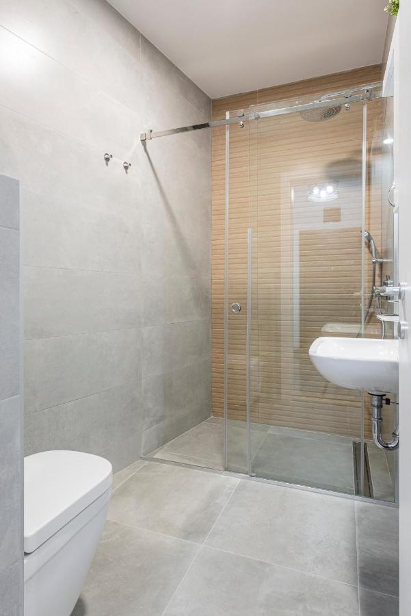 Vertigo One Bedroom Apartment-Free Private Parking Novi Sad Ngoại thất bức ảnh
