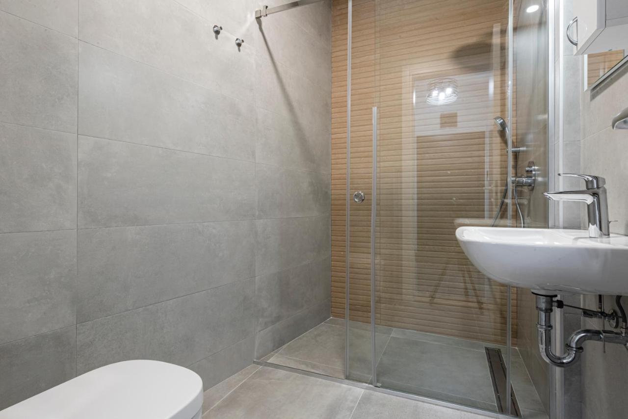 Vertigo One Bedroom Apartment-Free Private Parking Novi Sad Ngoại thất bức ảnh